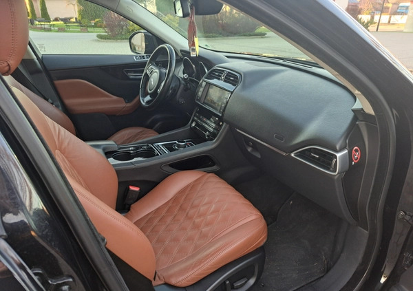 Jaguar F-Pace cena 84900 przebieg: 198600, rok produkcji 2016 z Jarosław małe 92
